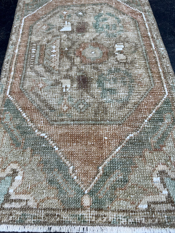 Turkish Yastik Rug 1'5" x 2'8" #24193