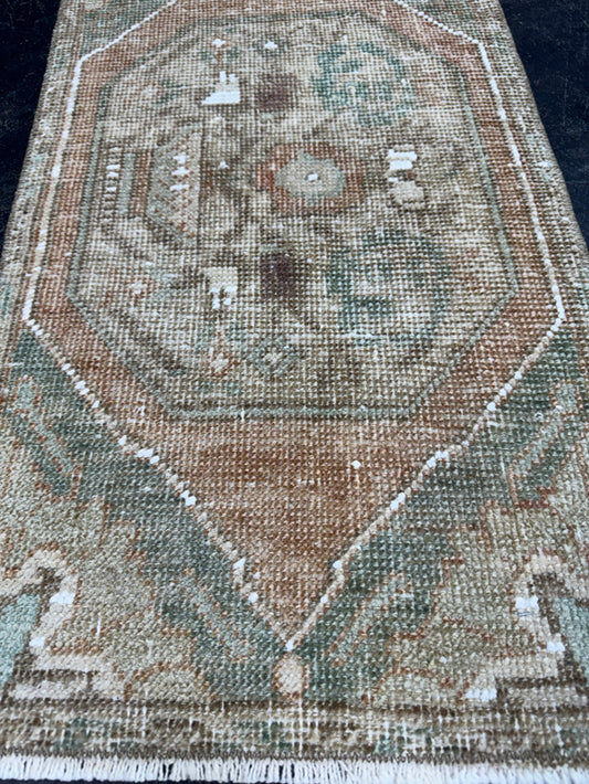 Turkish Yastik Rug 1'5" x 2'8" #24193