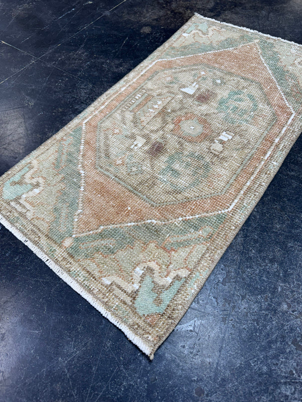 Turkish Yastik Rug 1'5" x 2'8" #24193