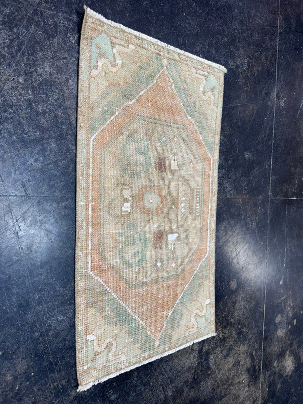 Turkish Yastik Rug 1'5" x 2'8" #24193