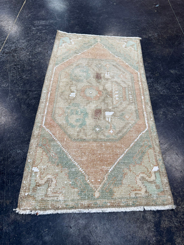 Turkish Yastik Rug 1'5" x 2'8" #24193