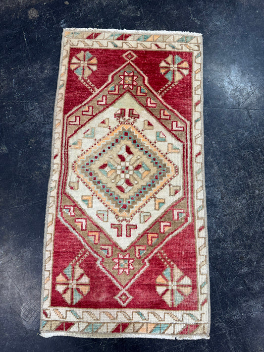Turkish Yastik Rug 1'4" x 2'7" #24184