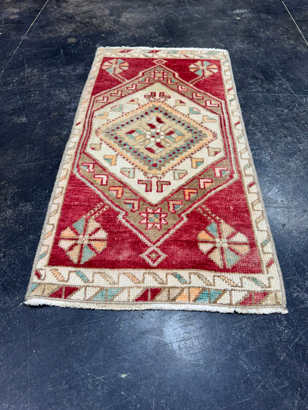 Turkish Yastik Rug 1'4" x 2'7" #24184