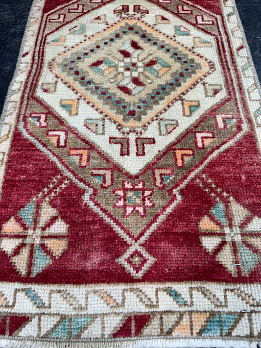Turkish Yastik Rug 1'4" x 2'7" #24184