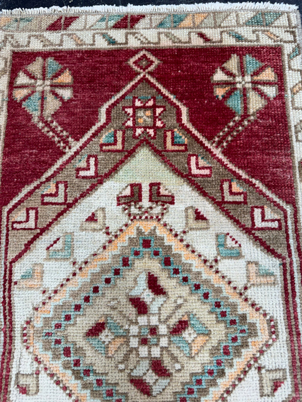 Turkish Yastik Rug 1'4" x 2'7" #24184