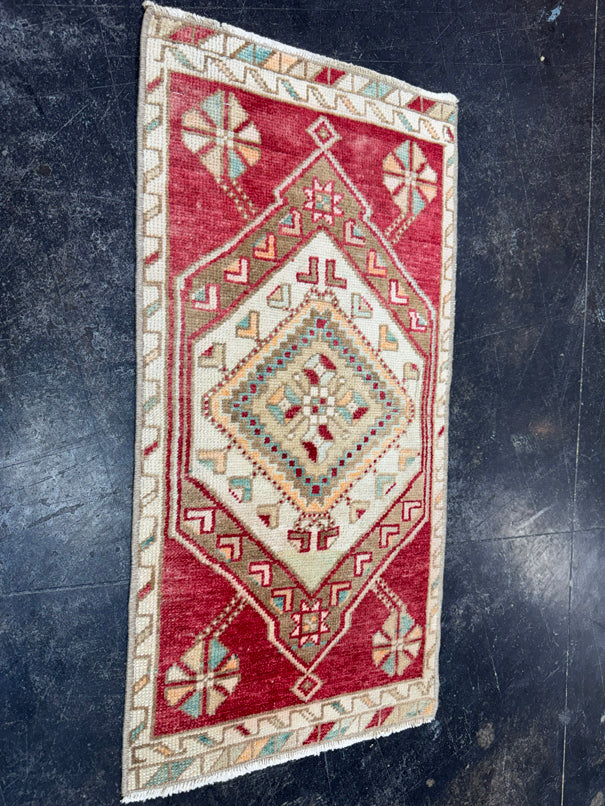 Turkish Yastik Rug 1'4" x 2'7" #24184