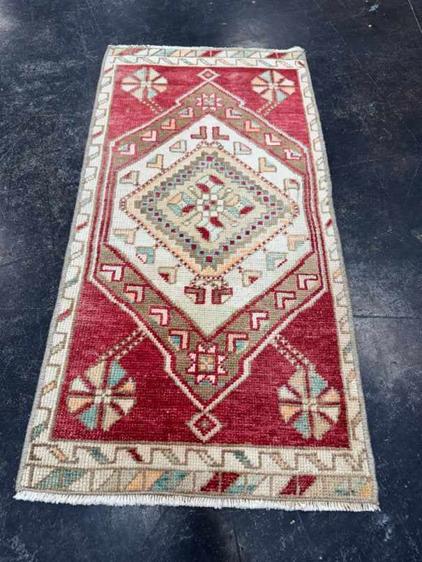 Turkish Yastik Rug 1'4" x 2'7" #24184