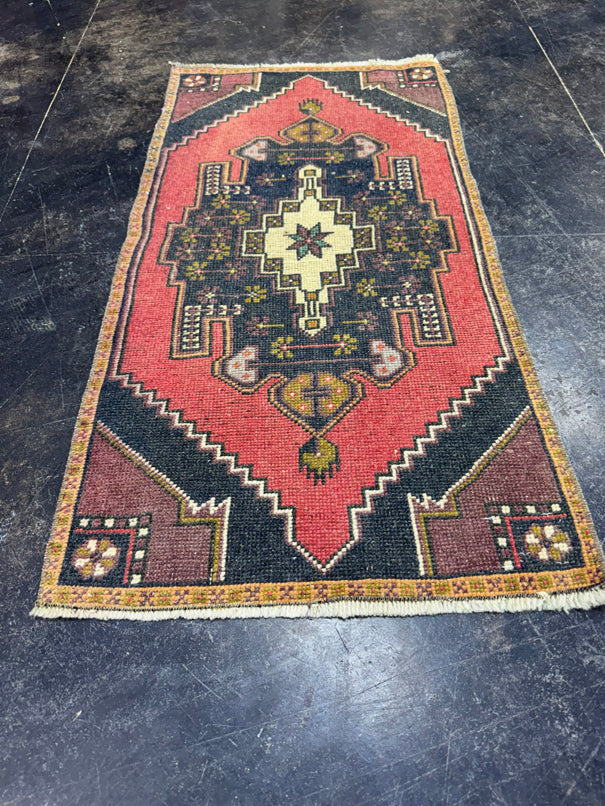 Turkish Yastik Rug 1'8" x 3'4" #24185