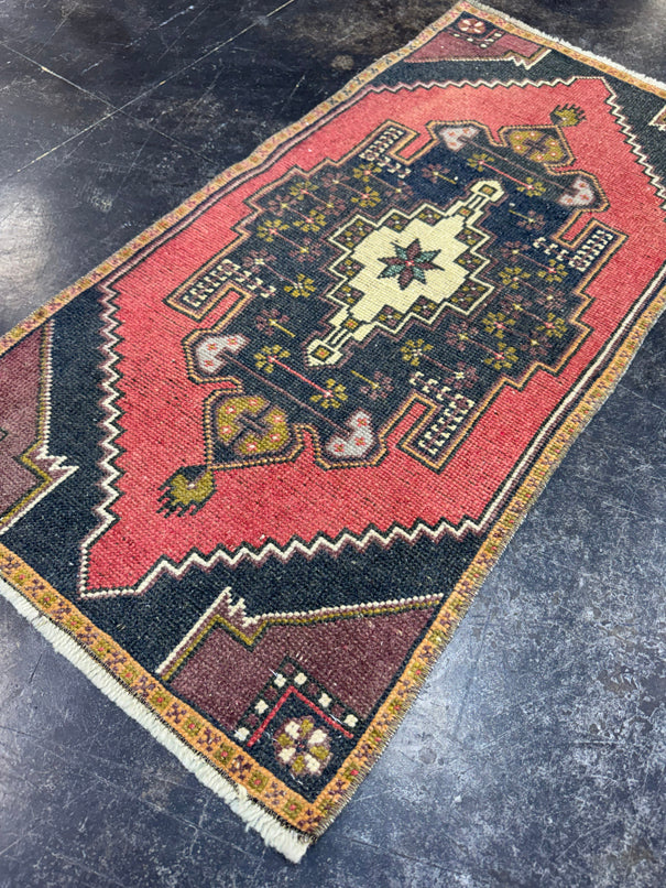 Turkish Yastik Rug 1'8" x 3'4" #24185
