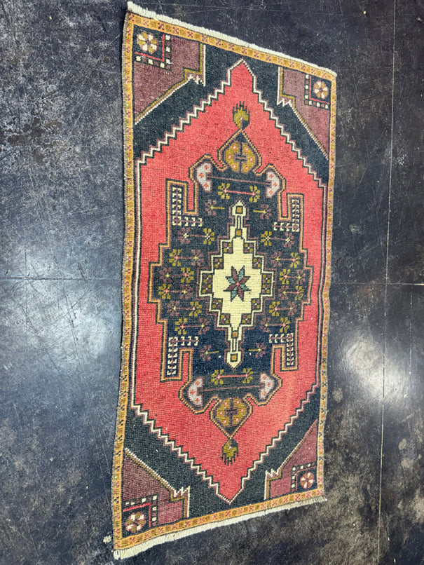 Turkish Yastik Rug 1'8" x 3'4" #24185