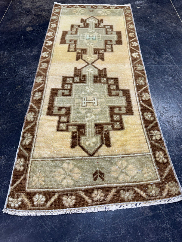 Turkish Yastik Rug 1'5" x 3'4" #24176