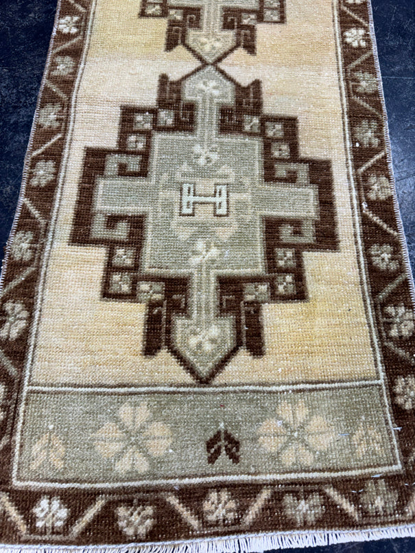Turkish Yastik Rug 1'5" x 3'4" #24176