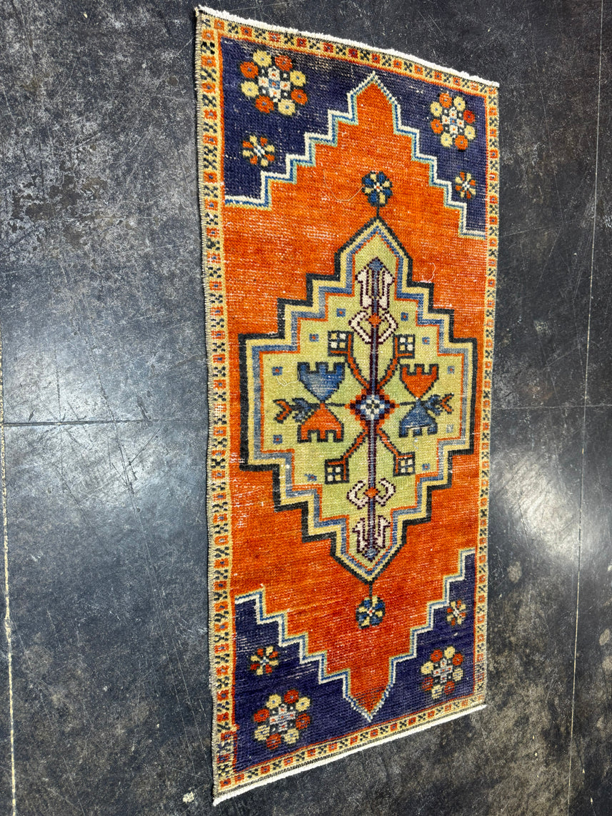 Turkish Yastik Rug 1'7" x 3'3" #24178