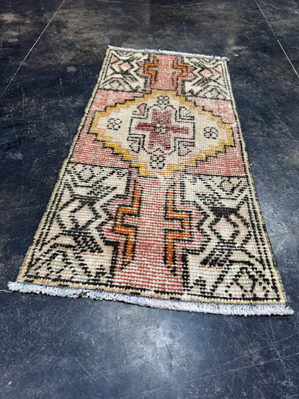 Turkish Yastik Rug 1'5" x 2'11" #24179