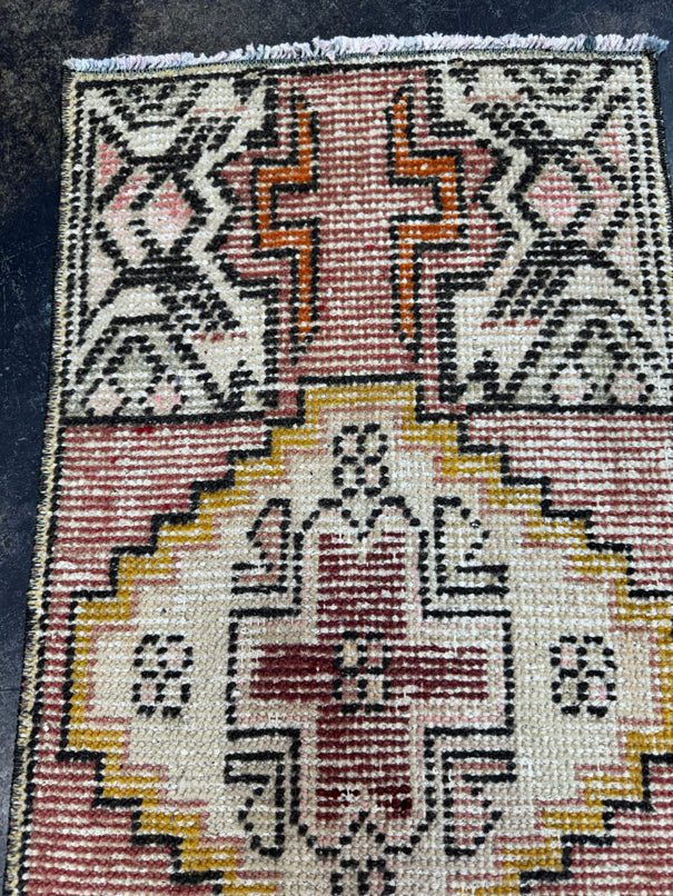 Turkish Yastik Rug 1'5" x 2'11" #24179