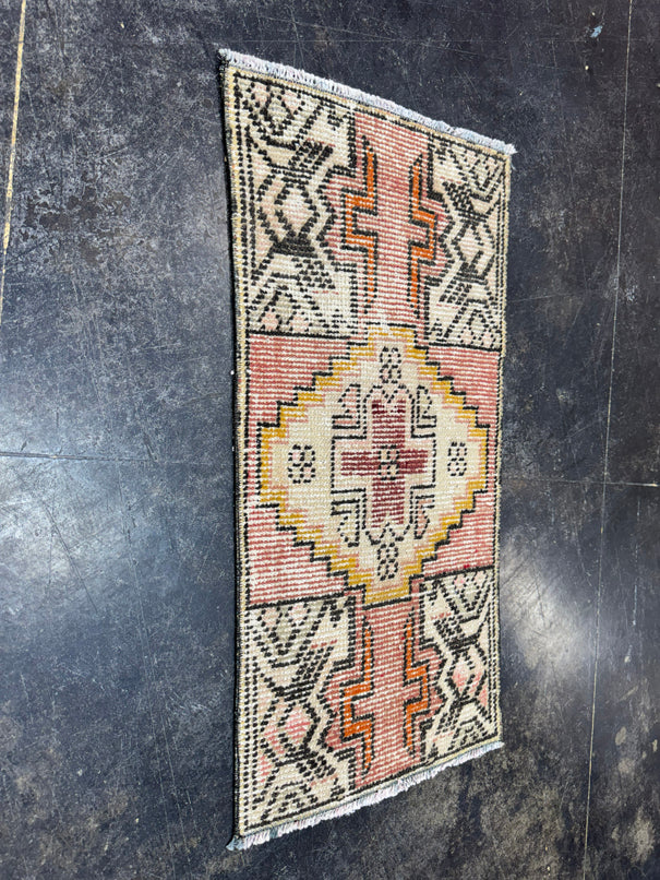 Turkish Yastik Rug 1'5" x 2'11" #24179