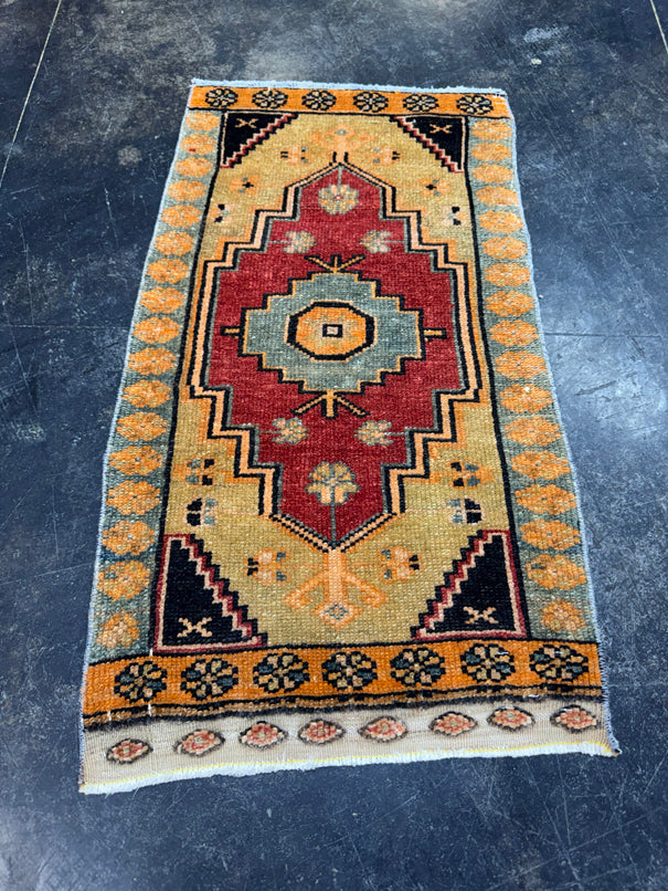 Turkish Yastik Rug 1'6" x 2'9" #24155