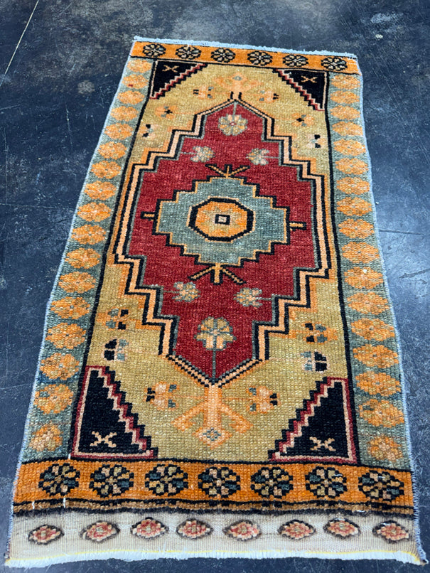Turkish Yastik Rug 1'6" x 2'9" #24155