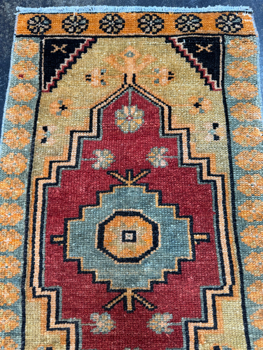 Turkish Yastik Rug 1'6" x 2'9" #24155