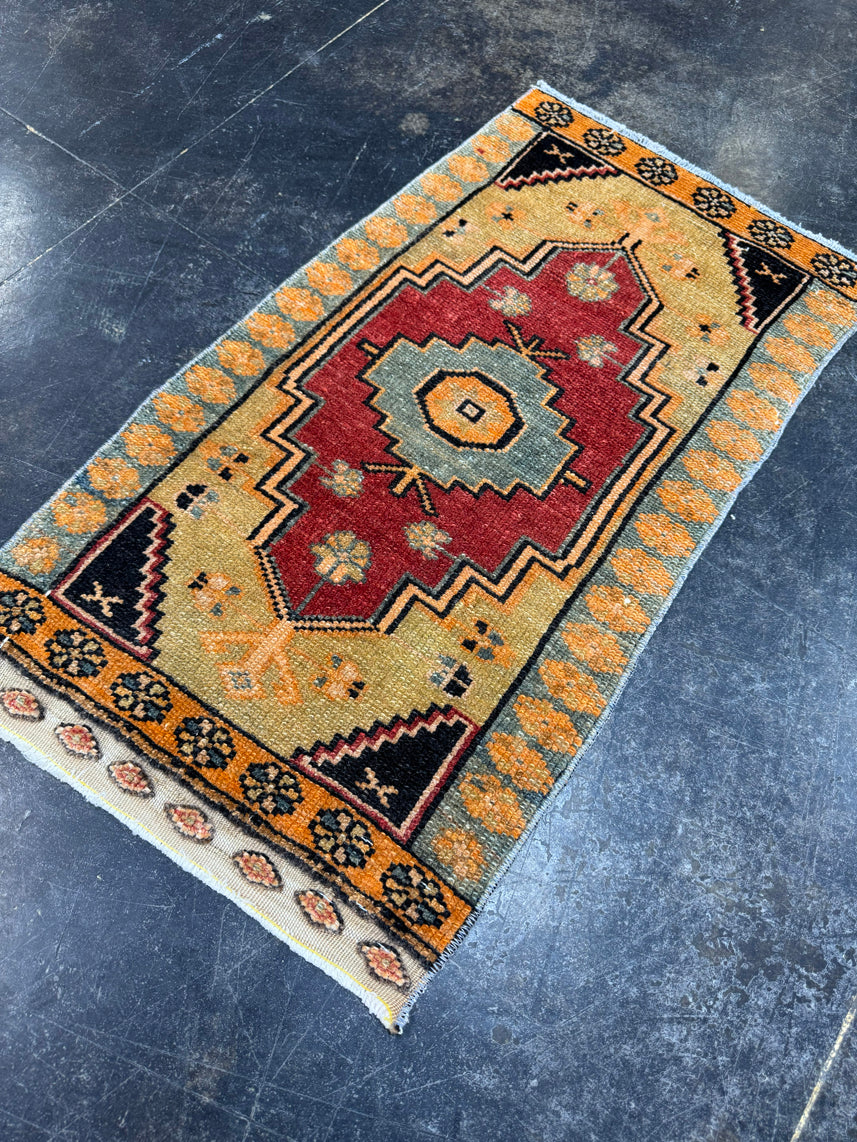 Turkish Yastik Rug 1'6" x 2'9" #24155