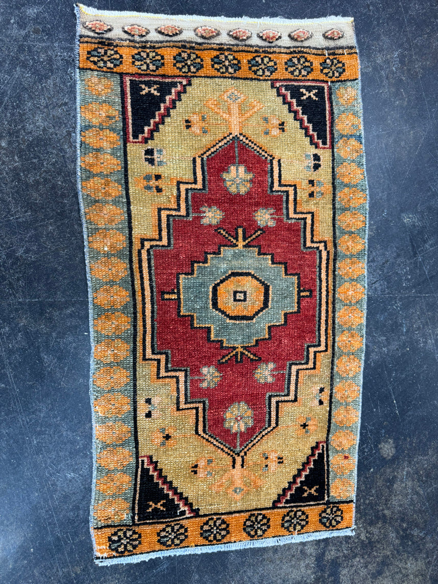 Turkish Yastik Rug 1'6" x 2'9" #24155