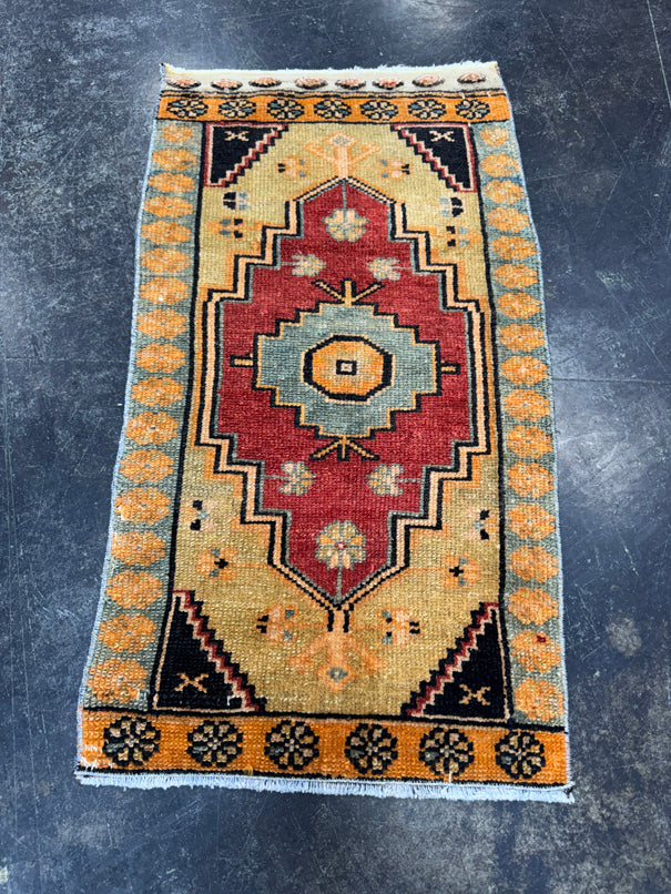 Turkish Yastik Rug 1'6" x 2'9" #24155