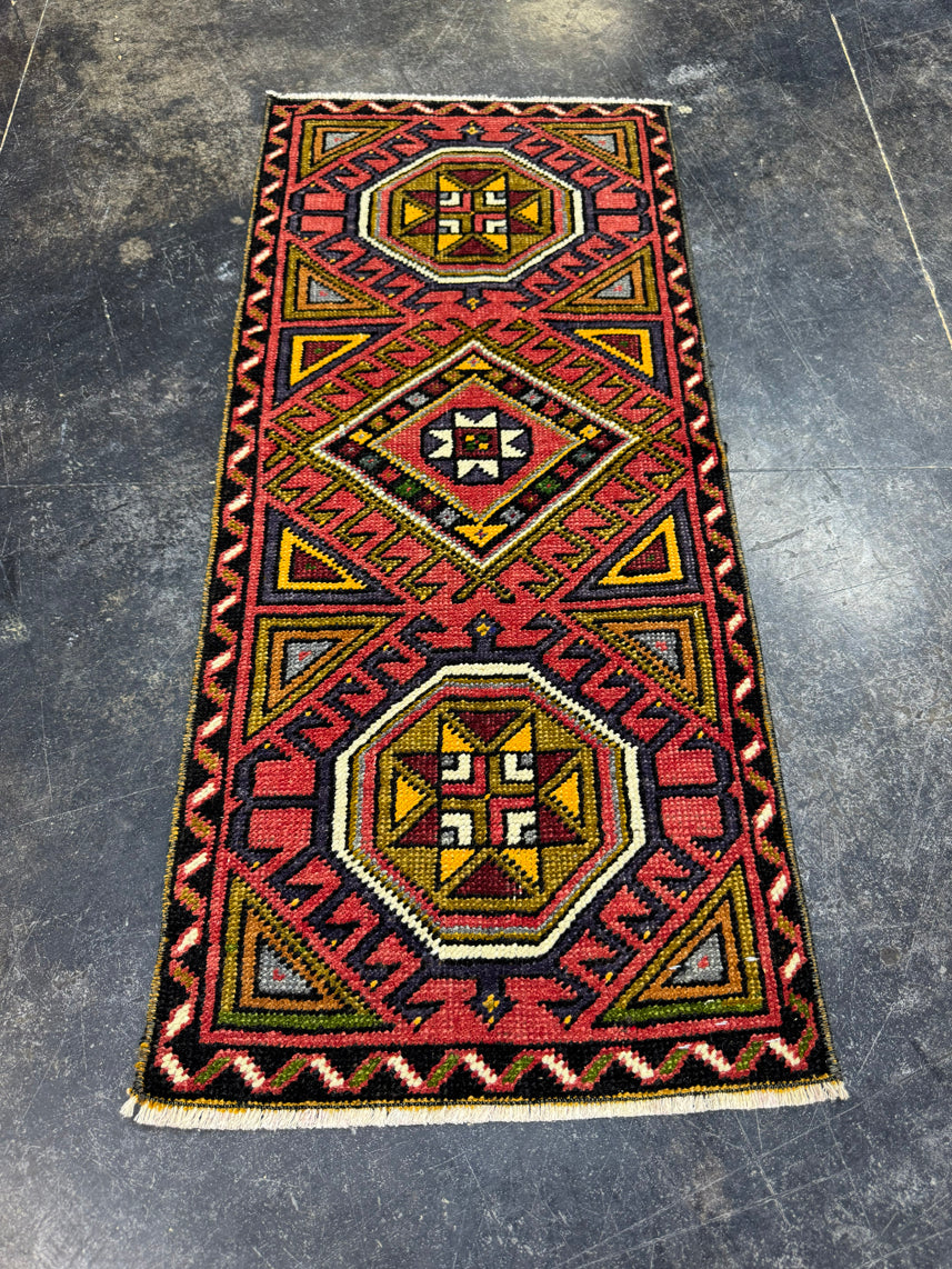 Turkish Yastik Rug 1'5" x 3'2" #24153
