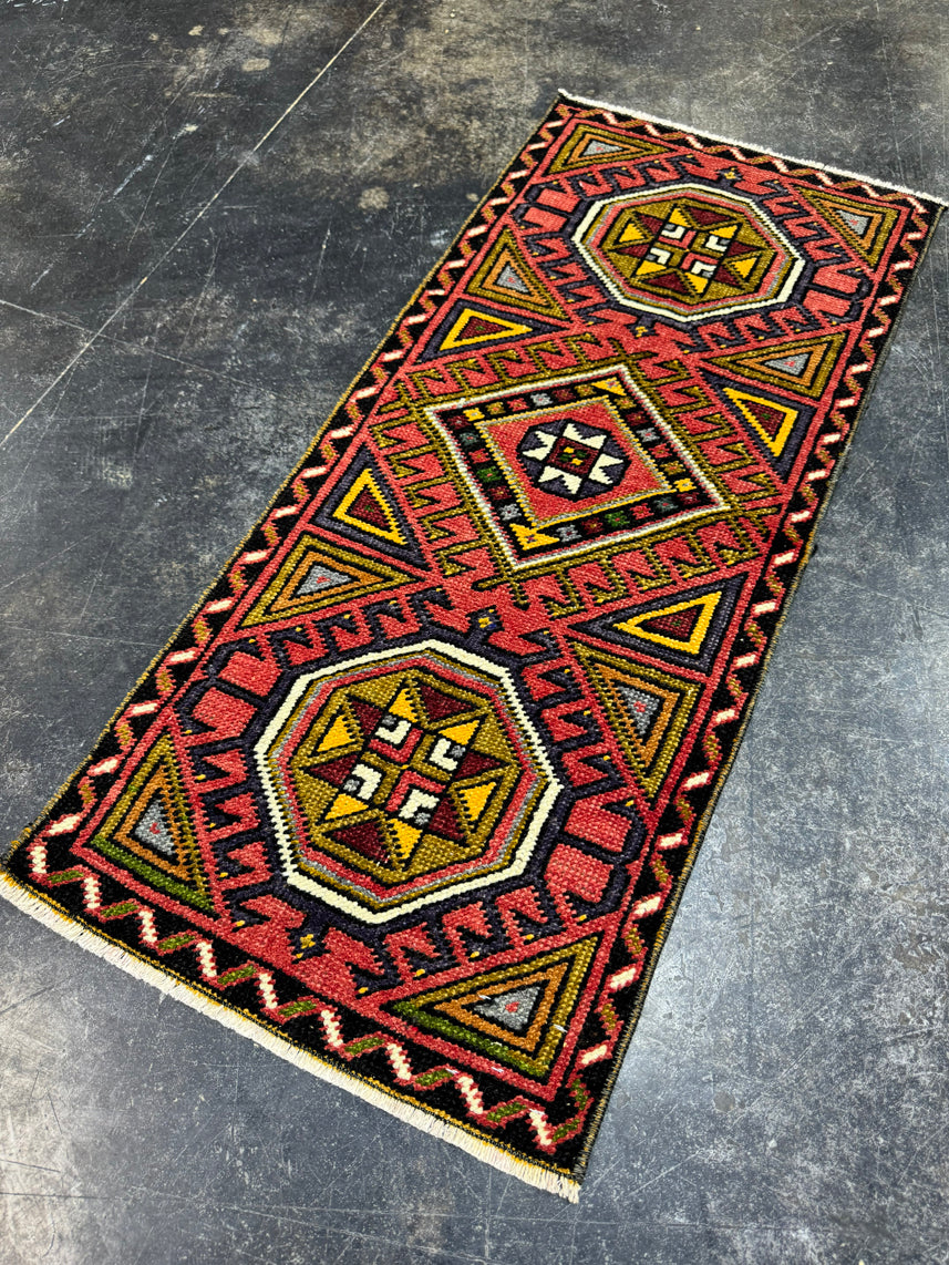 Turkish Yastik Rug 1'5" x 3'2" #24153