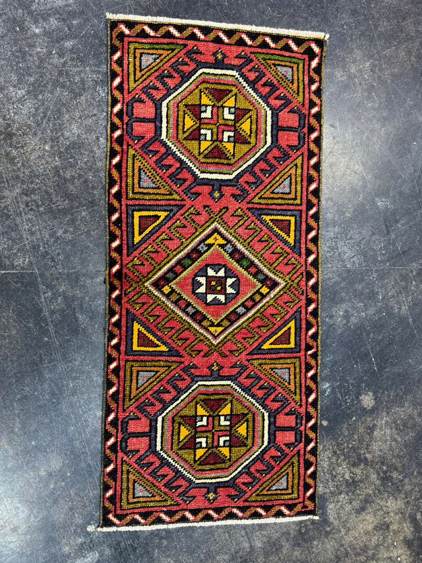 Turkish Yastik Rug 1'5" x 3'2" #24153