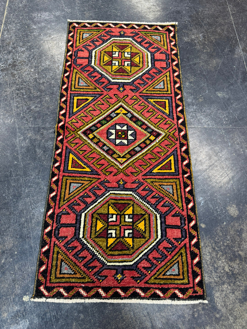 Turkish Yastik Rug 1'5" x 3'2" #24153