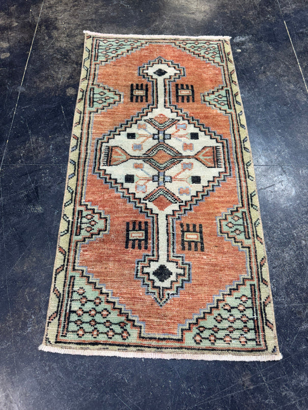 Turkish Yastik Rug 1'8" x 3'4" #24130
