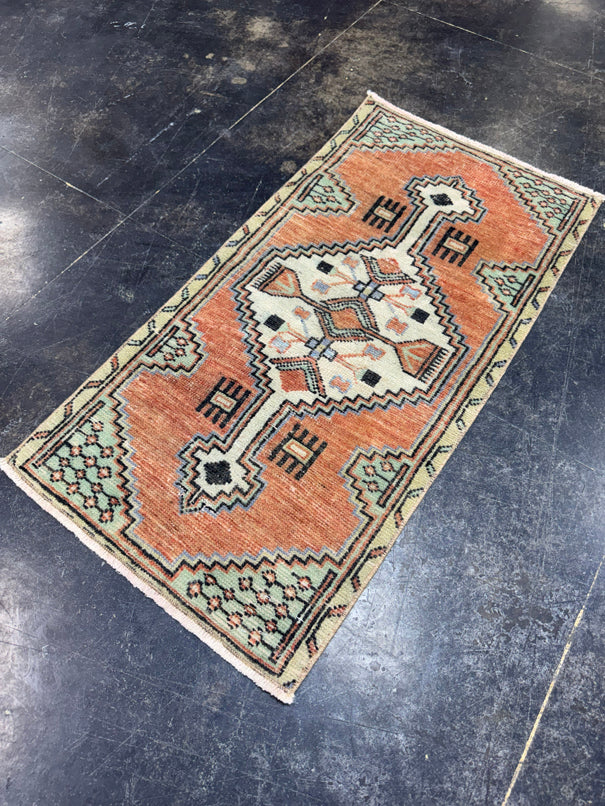 Turkish Yastik Rug 1'8" x 3'4" #24130