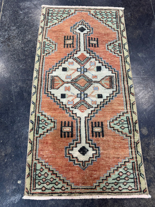 Turkish Yastik Rug 1'8" x 3'4" #24130