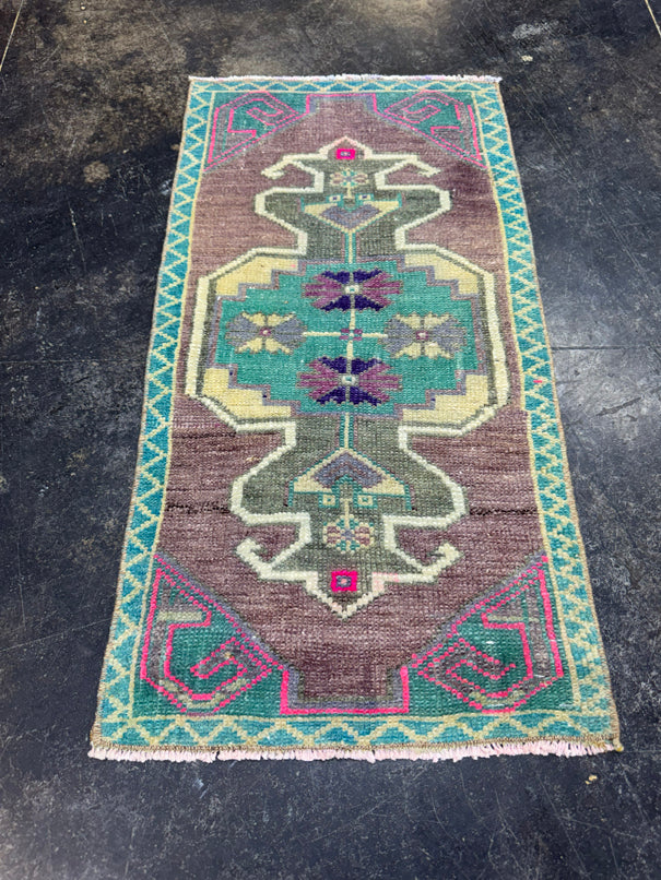 Turkish Yastik Rug 1'4" x 2'8" #24128
