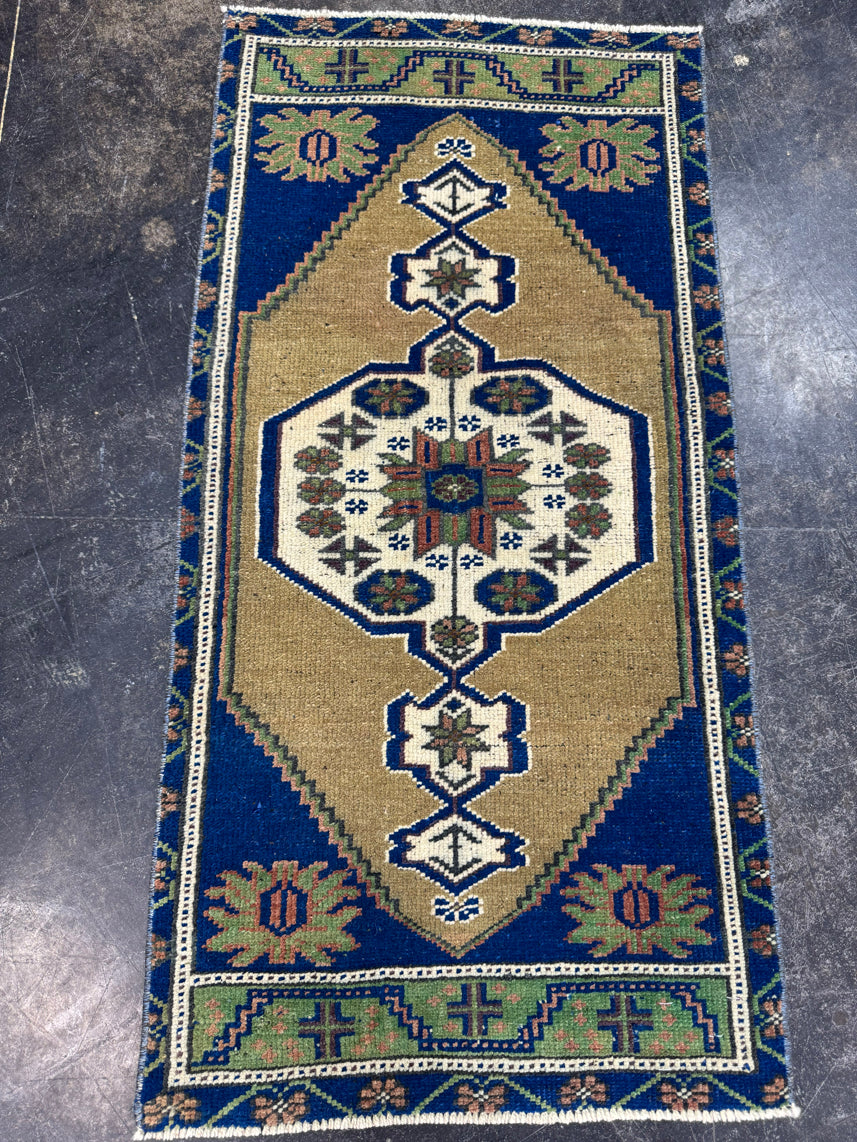 Turkish Yastik Rug 1'7" x 3'2" #24127