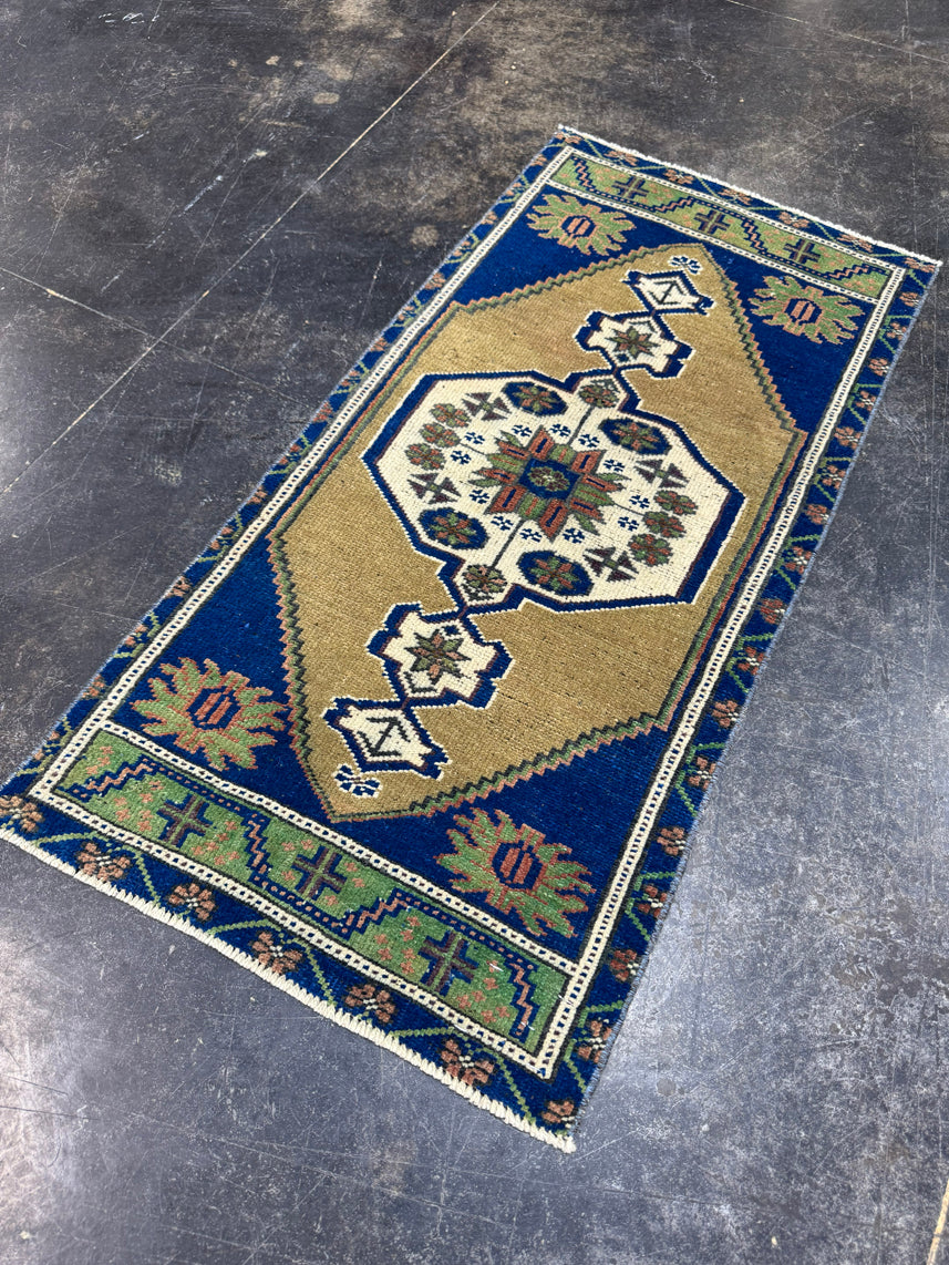 Turkish Yastik Rug 1'7" x 3'2" #24127