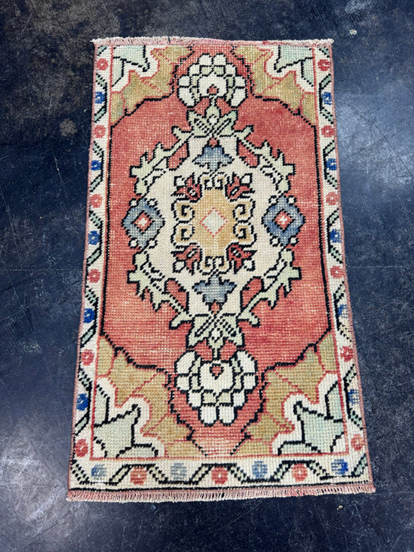 Turkish Yastik Rug 1'6" x 2'8" #24120