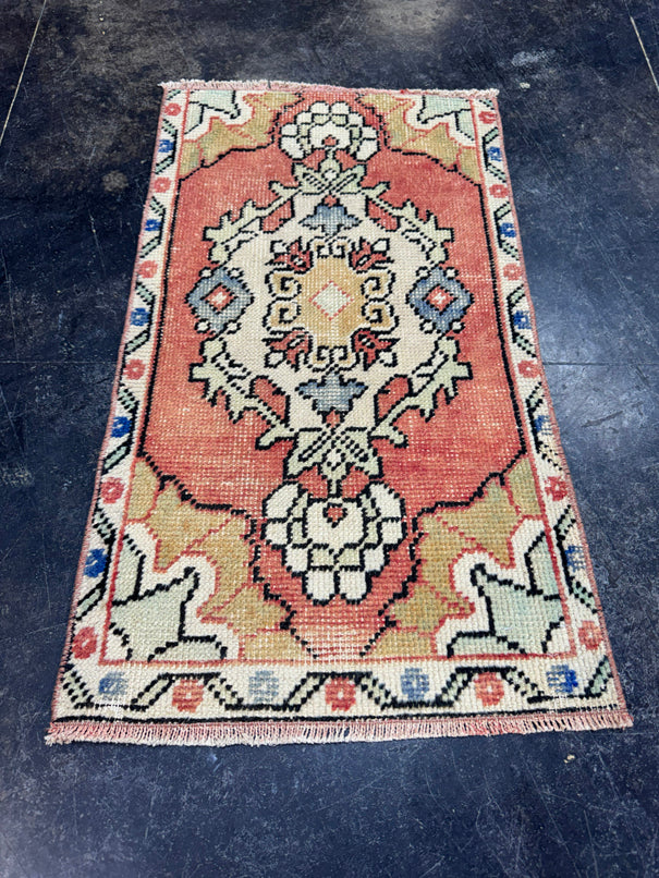 Turkish Yastik Rug 1'6" x 2'8" #24120