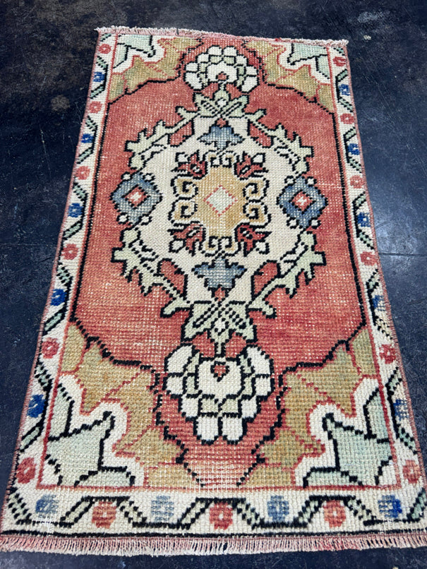 Turkish Yastik Rug 1'6" x 2'8" #24120