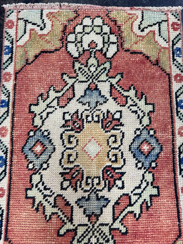 Turkish Yastik Rug 1'6" x 2'8" #24120