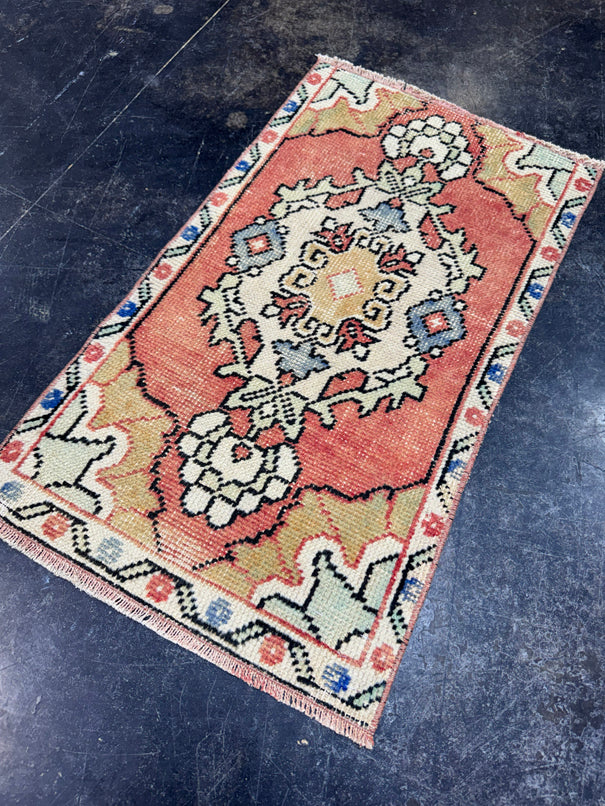 Turkish Yastik Rug 1'6" x 2'8" #24120