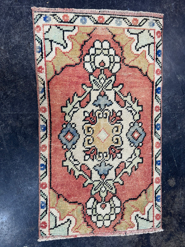 Turkish Yastik Rug 1'6" x 2'8" #24120