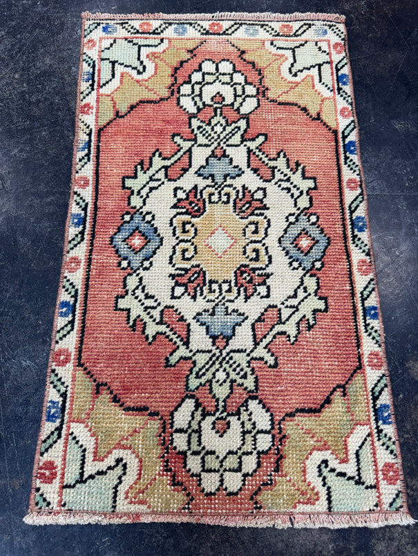 Turkish Yastik Rug 1'6" x 2'8" #24120