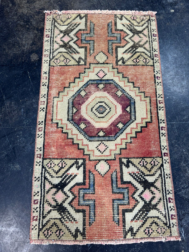 Turkish Yastik Rug 1'6" x 2'8" #24117