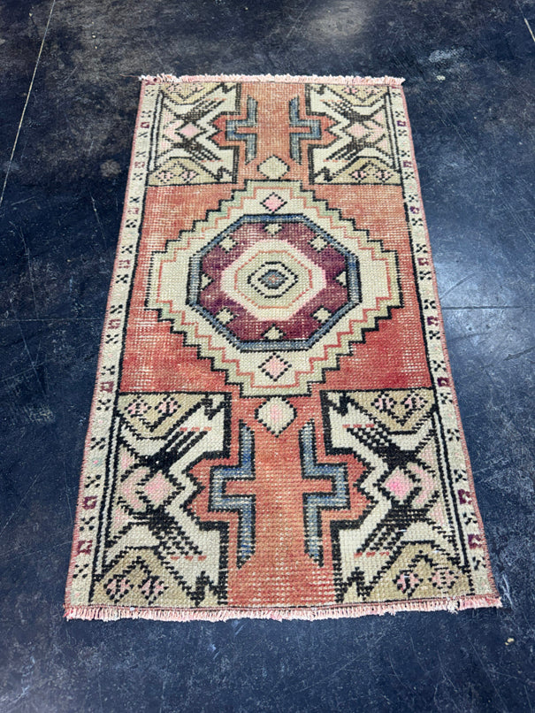 Turkish Yastik Rug 1'6" x 2'8" #24117