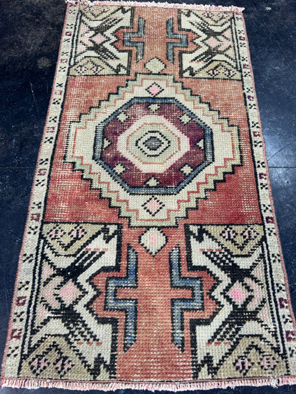 Turkish Yastik Rug 1'6" x 2'8" #24117
