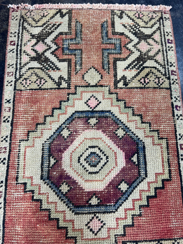 Turkish Yastik Rug 1'6" x 2'8" #24117