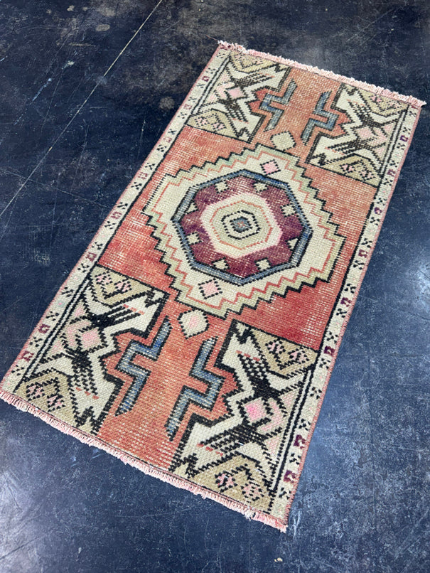 Turkish Yastik Rug 1'6" x 2'8" #24117