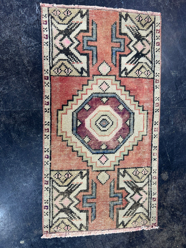 Turkish Yastik Rug 1'6" x 2'8" #24117