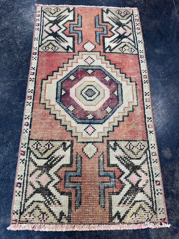 Turkish Yastik Rug 1'6" x 2'8" #24117